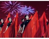 旗袍秀表演“五星红旗”